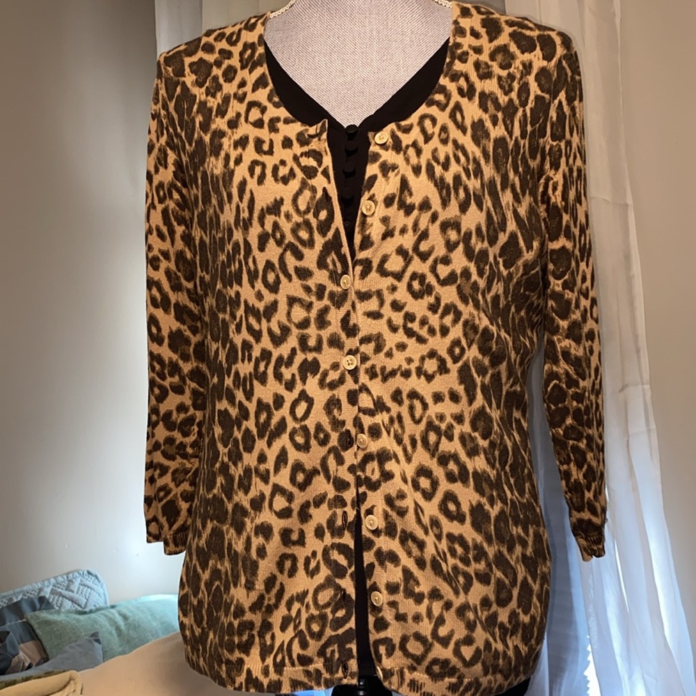 Leopard print lightweight button front cardigan women’s medium brown black tan
